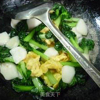 Stir-fried Rice Cake with Egg Tart and Bitter Vegetables recipe