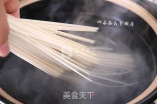 Green Pepper Shredded Pork Topped Noodles recipe