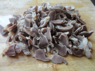 [chicken Gizzards Mixed with Sour and Spicy Cucumber] recipe