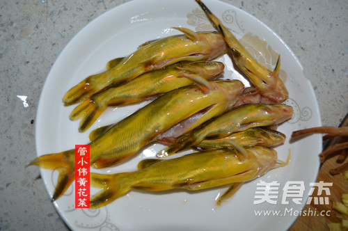 Yellow Spine Fish Boiled Day Lily Soup recipe