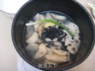 Stewed Pig's Feet with Lotus Root recipe