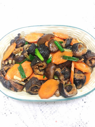 Braised Sea Cucumber Skin with Mushrooms recipe