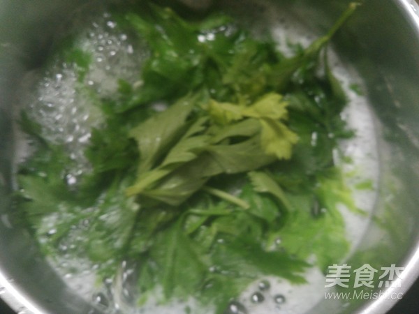 Celery Leaf Noodles recipe