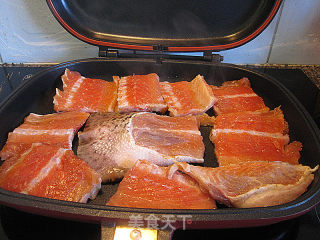 Fried Salmon Bones with Dried Spice Leaves recipe