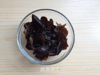 Sauteed Fungus with Yacon recipe