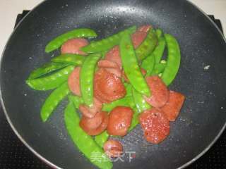 Stir-fried Snow Peas with Black Pepper Sausage recipe