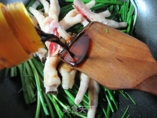 Braised Chicken Feet with Chives recipe