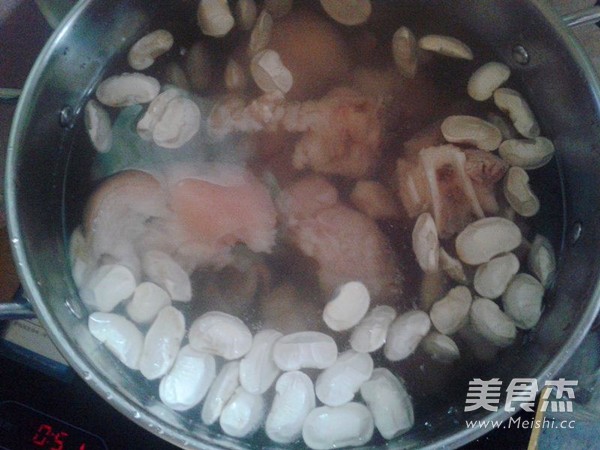 Kidney Bean Hoof Soup recipe