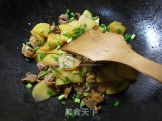 Stir-fried Potatoes with Chicken Gizzards recipe