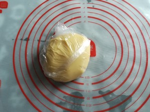 Cantonese Classic-moon Cakes with White Lotus Paste and Egg Yolk recipe