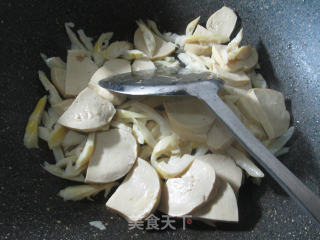 Stir-fried Fresh Vegetarian Chicken with Bamboo Shoot Tips recipe