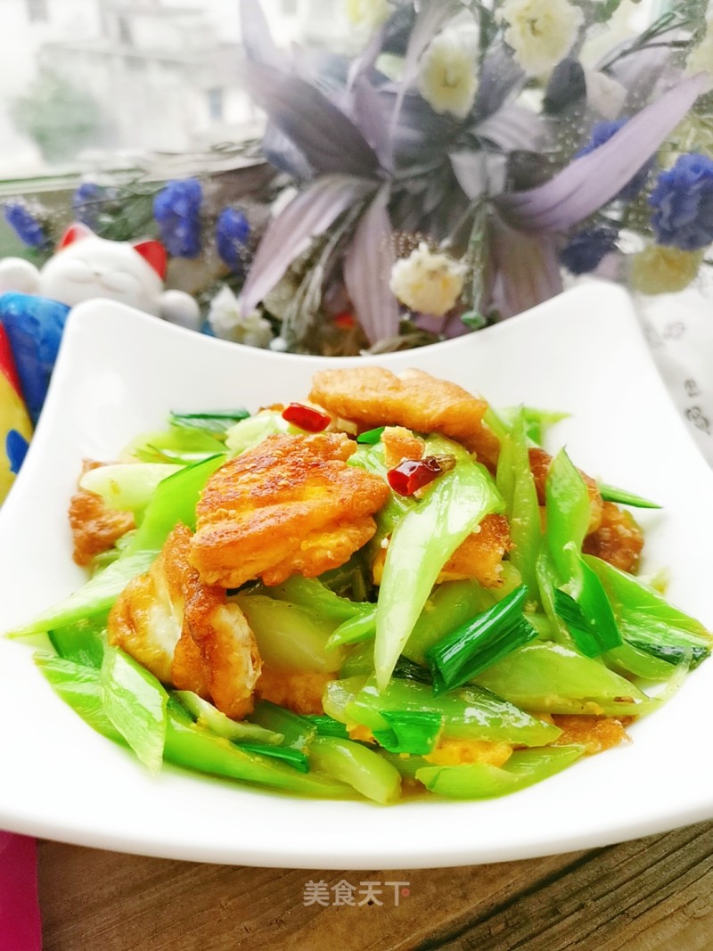 Stir-fried Poached Egg with Vegetable Stem