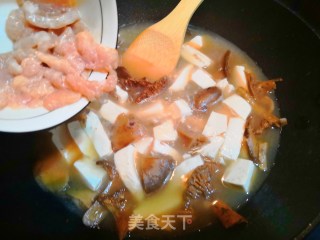 Tasty Wild Pine Mushroom Tofu Pork Soup recipe