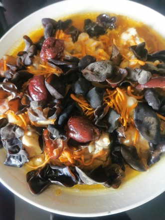 Steamed Chicken with Cordyceps Flower and Fungus