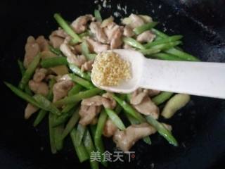 Stir-fried Chicken Breast with Asparagus recipe