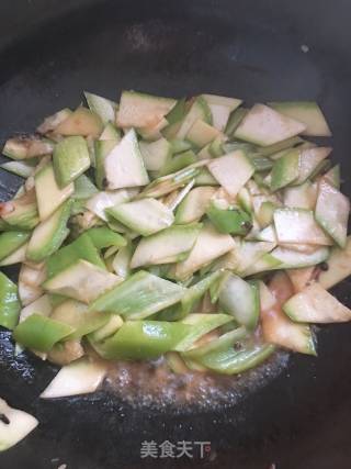 Stir-fried Zucchini with Hot Peppers recipe