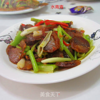 Stir-fried Sausage with Celery and Garlic recipe