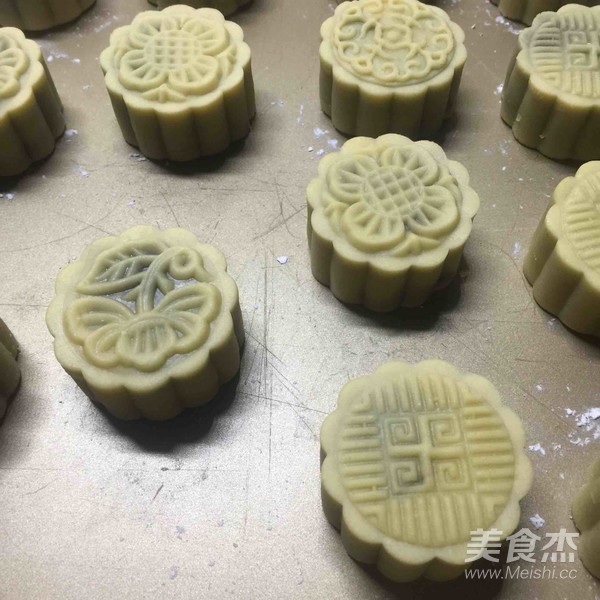 Cantonese Bean Paste Mooncake recipe