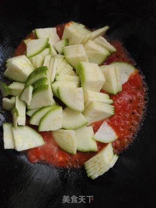 #快手懒人饭# Stir-fried Zucchini with Tomatoes and Green Peppers recipe