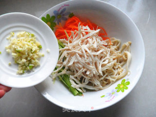 Enoki Mushroom Mixed with Shredded Chicken recipe