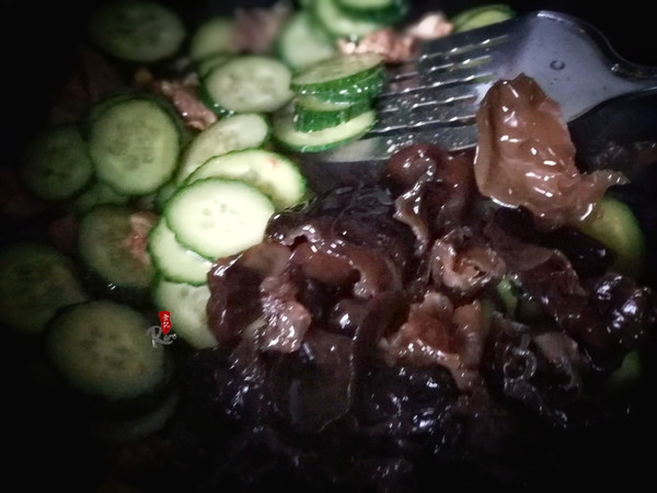 Fried Pork with Cucumber and Fungus recipe