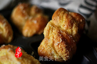 Crispy and Delicious Coconut Bread [coconut] recipe