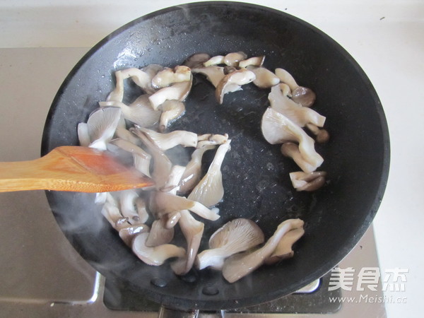 Stir-fried Chinese Cabbage with Mushrooms recipe