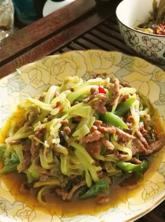 Shredded Beef with Lettuce and Pickled Cabbage recipe