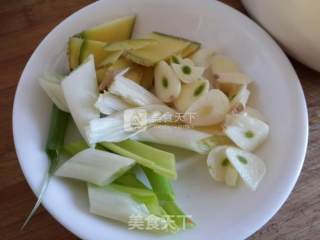 Stir-fried Crab with Green Onion and Ginger recipe