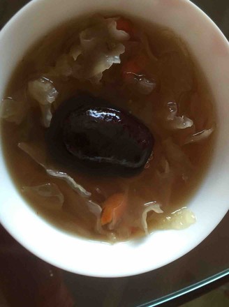 Tremella, Wolfberry and Red Dates Soup recipe