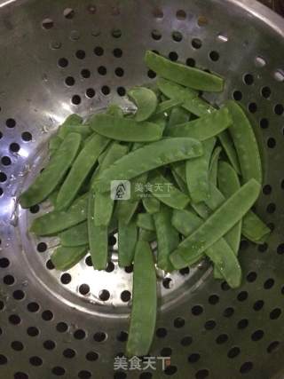 Stir-fried Snow Peas with Sausage recipe