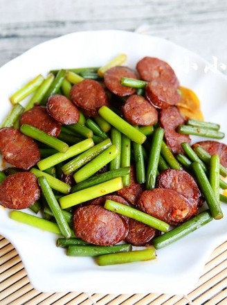 Stir-fried Sausage with Garlic Moss: Seductive Sichuan Cuisine with A Strong Smell of Hemp recipe