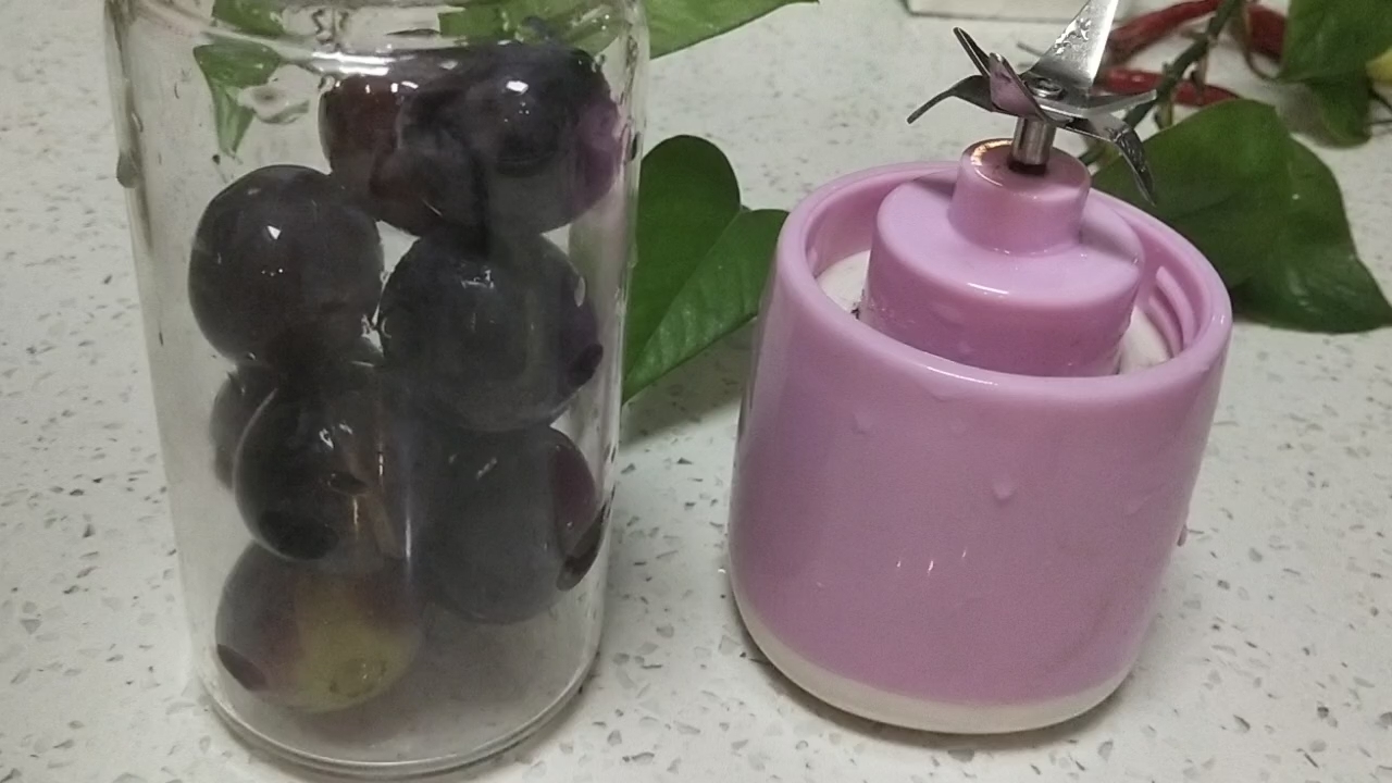 Super Simple Net Red Succulent Grapes recipe