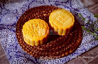 Cantonese-style Lotus Paste and Egg Yolk Mooncakes recipe