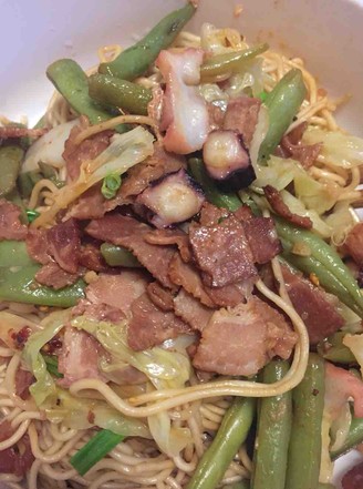 Braised Noodles with Bacon and Beans