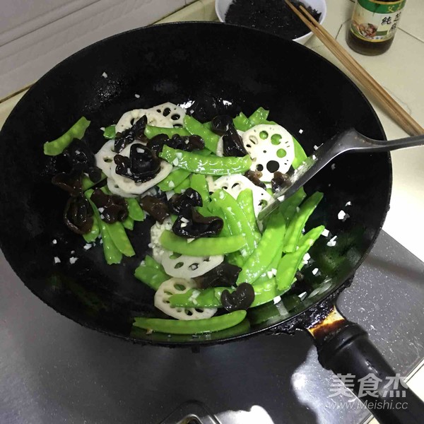 Stir-fry with Snow Peas and Seasonal Vegetables recipe