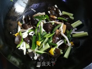 Grilled Cucumber Flower with Seafood, Black Fungus and Mushroom recipe