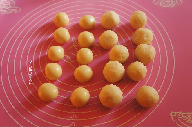 Cantonese-style Moon Cakes with Lotus Paste Filling recipe