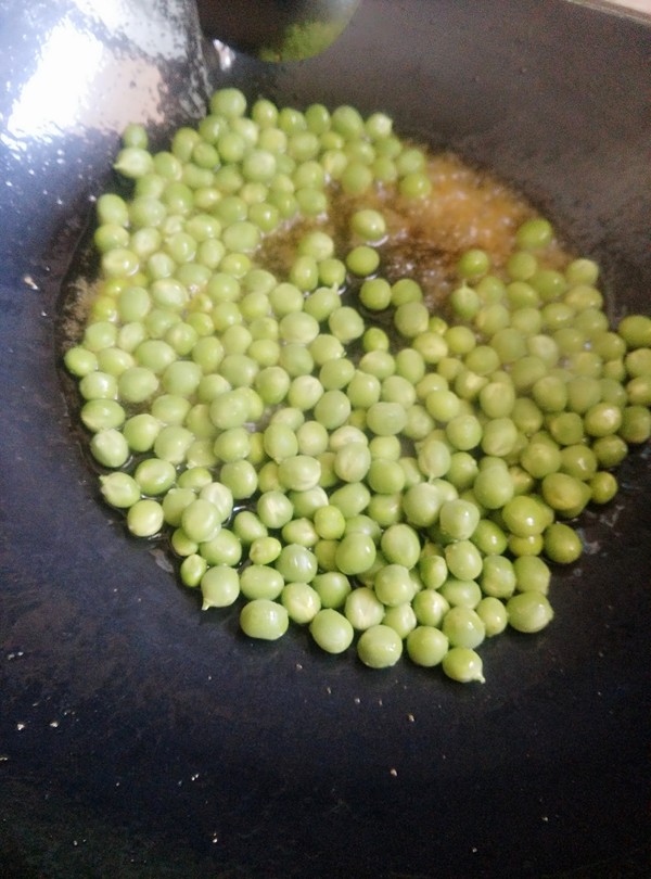 Fried Diced Pork with Peas and King Pleurotus recipe