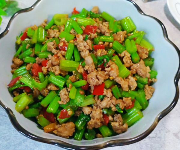 Celery Stir-fried Minced Pork recipe