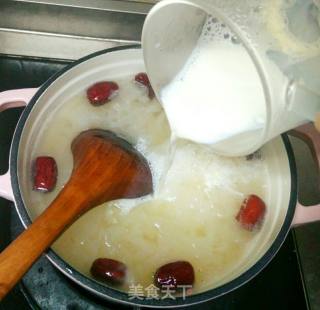 Milk Tremella and Red Date Soup recipe