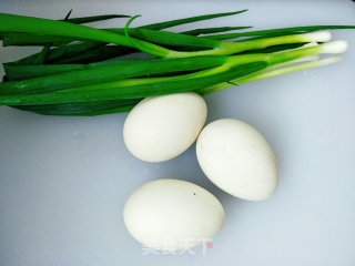 Goose Eggs Mixed with Home-cooked Spring Onions recipe