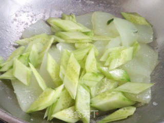 Stir-fried Cucumber with Braised Seeds recipe