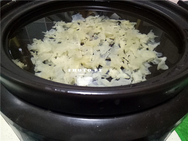 Wine Fermented White Fungus Soup recipe