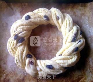 Coconut Grape Garland Bread recipe