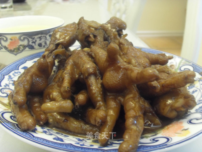 Sauce-flavored Chicken Feet