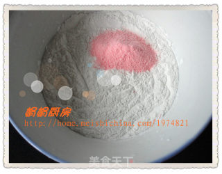 Strawberry Ice Cream Powder Flavor-red Bean Paste Hollow Sesame Ball recipe