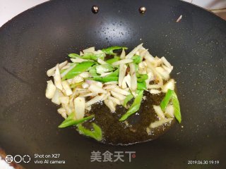 Stir-fried Beef with Green Pepper and Tender Ginger recipe