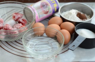 Strawberry Jelly Heart-shaped Sponge Cake recipe