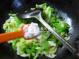 Stir-fried Beef Cabbage with Hot Peppers recipe